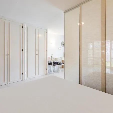 Port Royale 291, Spacious Studio, Heated Pool Apartment