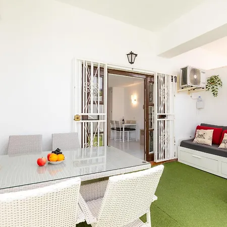 Apartment Port Royale 291, Spacious Studio, Heated Pool Los Cristianos (Tenerife)